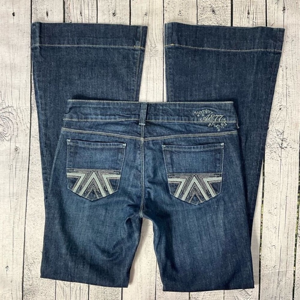 AE77 Vintage Flare Jeans